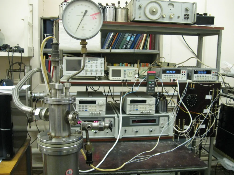 Установка «Импульс» для исследования процессов нестационарной теплоотдачи и кризиса кипения при импульсных нагрузках в воде и жидком азоте.