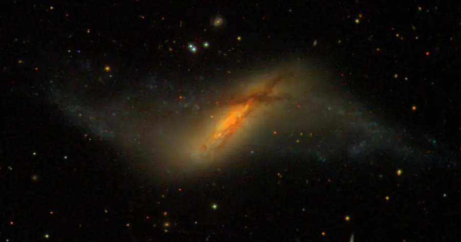 Астрономы обнаружили уникальные неустойчивые галактики с рассогласованными дисками