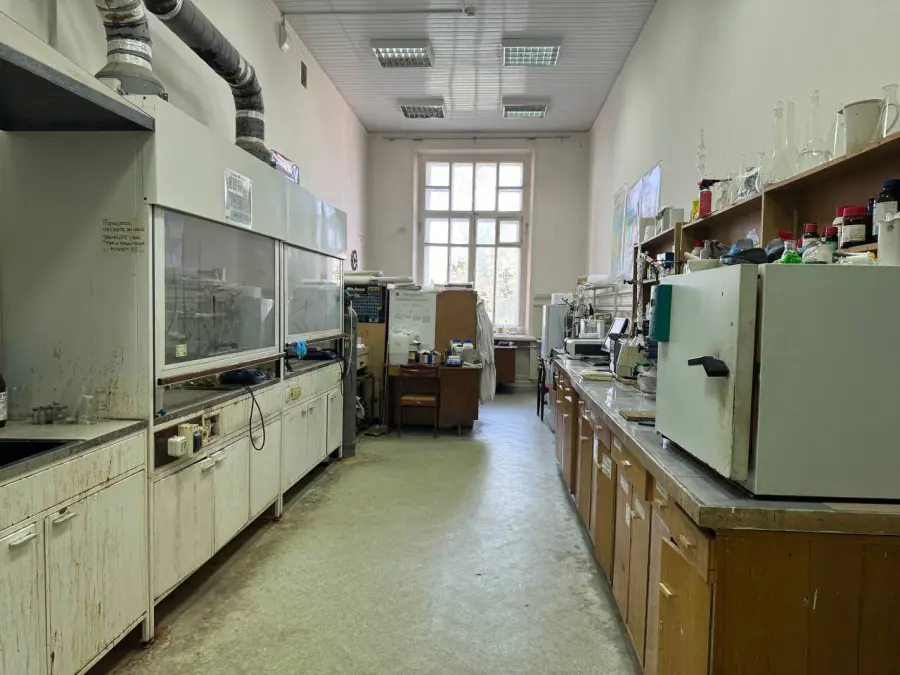 First laboratory for the synthesis of porphyrazinoids and their precursors I22